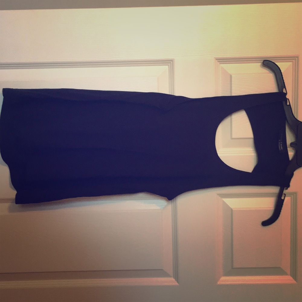 Workout tank with peep hole back